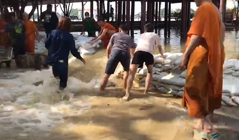 นนทบุรีน้ำทะเลหนุนสูง! ทะลักท่วมชุมชนติดเจ้าพระยากว่า 500 หลังคาเรือน