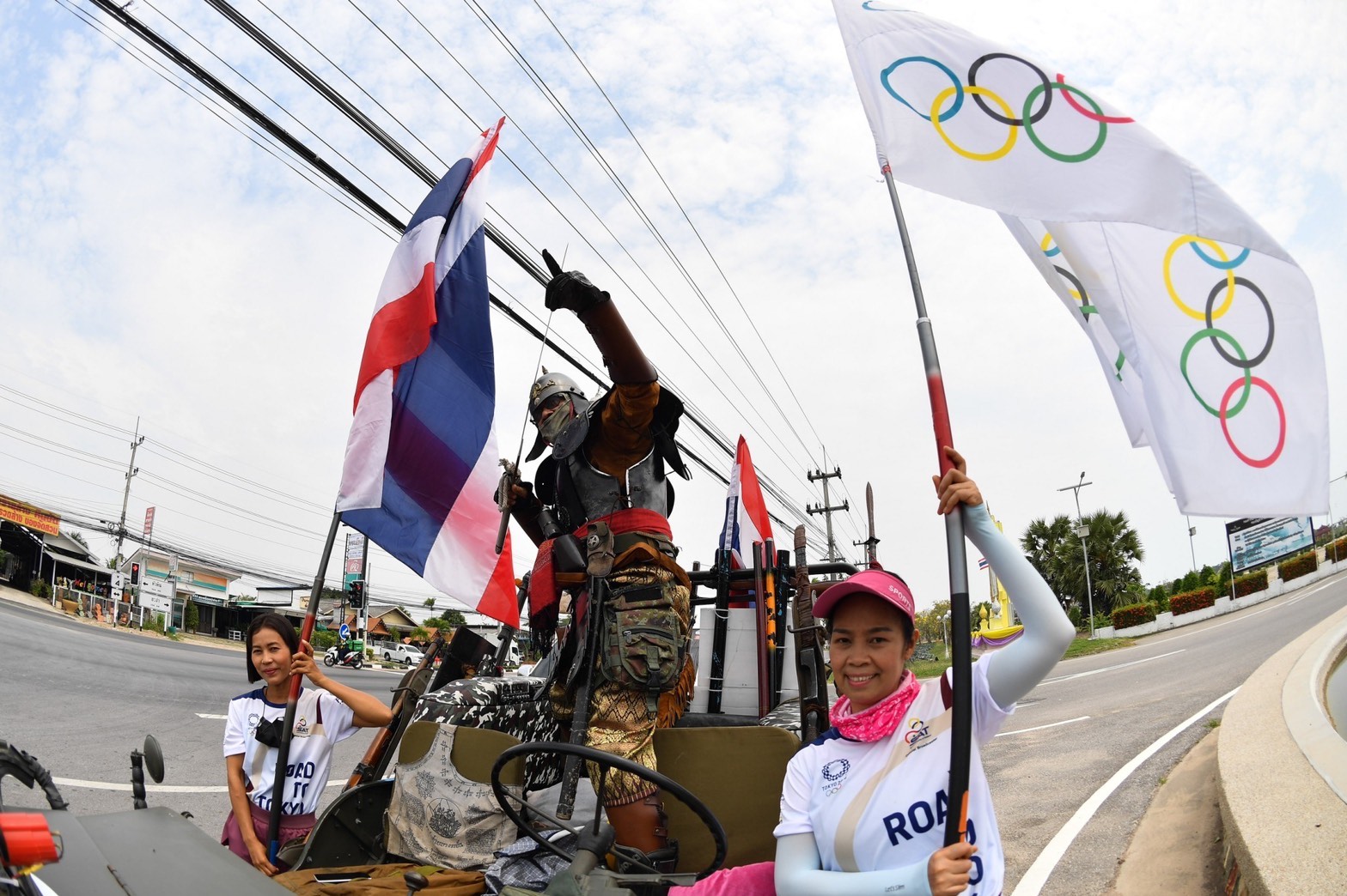 ผู้ว่าเพชรบุรี นำทีม วันที่ 3 วิ่งส่งธงชาติไทย ไปโตเกียวโอลิมปิก (คลิป)