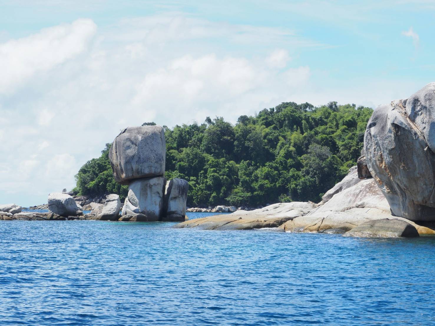 เกาะหินซ้อน น้ำทะเลใส รายล้อมเกาะ พร้อมรับนักท่องเที่ยว