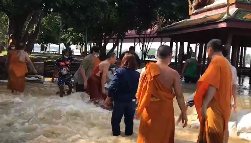 นนทบุรีน้ำทะเลหนุนสูง! ทะลักท่วมชุมชนติดเจ้าพระยากว่า 500 หลังคาเรือน