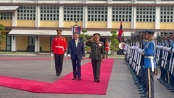 "ภูมิธรรม" ต้อนรับ รมต.ป้องกันประเทศ สปป.ลาว หารือความมั่นคงปราบคอลเซนเตอร์-อาชญากรรมข้ามชาติ