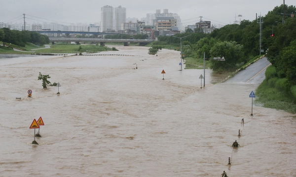 โลกร้อนทำฝนป่วน ฝนตกหนักระยะสั้นเพิ่มขึ้น ปัจจัยเพิ่มความเสี่ยงน้ำท่วม