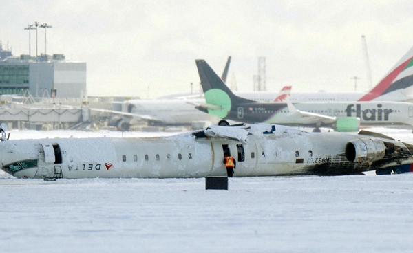 ไขปริศนาเครื่องบิน “Delta Air Lines” ทำไมรอดชีวิตจากอุบัติเหตุยกลำ ?