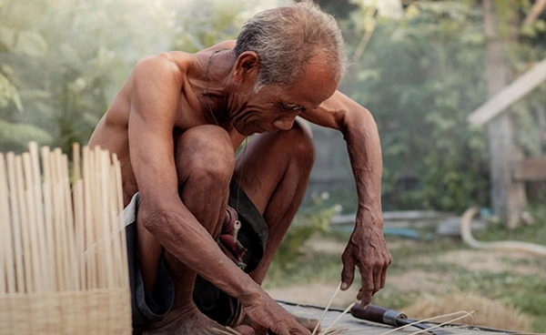 พม. ยืนยันเดินหน้าผลักดันโครงการเบี้ยผู้สูงอายุ 1,000 บาท/ เดือน 