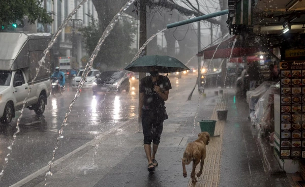 พายุฤดูร้อนถล่ม! อุตุฯ เตือนภัยฉบับล่าสุด ฝนตกหนัก ระวังฟ้าผ่า ลูกเห็บตก