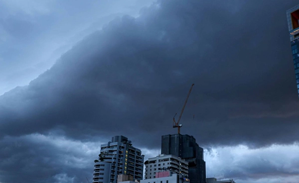 กรมอุตุนิยมวิทยา เตือนวันนี้ “พายุฤดูร้อน” ฝนถล่มไทยหลายจังหวัด กทม. โดนผลกระทบด้วย