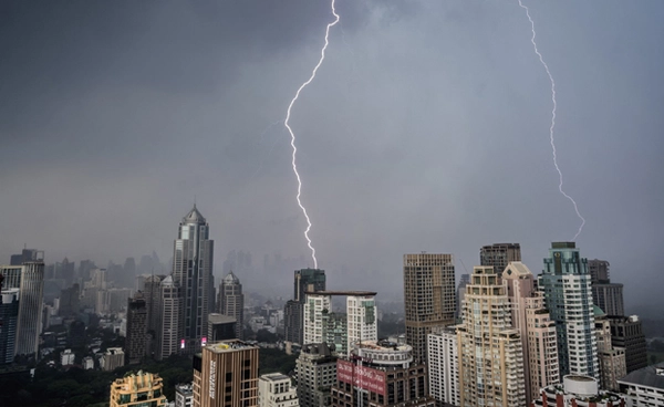 พยากรณ์อากาศวันนี้ 21 กุมภาพันธ์ ทั่วไทยฝนคะนอง 20-30 % ทะเลคลื่นสูง 2 เมตร