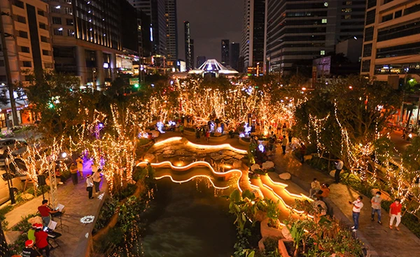 ประมวลภาพ ชม แสง สี สวนสาธารณะคลองช่องนนทรี ประดับไฟค่ำคืนวันคริสต์มาส หลังเปิดใช้บางส่วนคาดแล้วเสร็จทั้งโครงการต้นปีหน้า