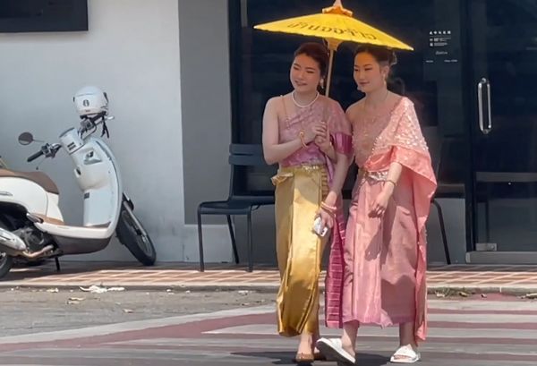  ชุดไทยฟีเวอร์ ! สาวจีนเที่ยวเชียงใหม่แต่งประชันถ่ายลงโซเชียล 