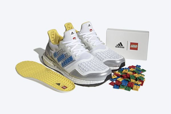 LEGO x Adidas ปล่อยรองเท้าใหม่ เปลี่ยนลวดลายของโลโก้ด้วยตัวต่อได้