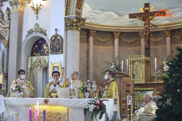 สมโภชพระคริสตสมภพ ชาวคริสต์ประกอบพิธีมิสซาในวันคริสต์มาส