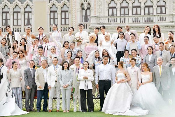 เปิดทำเนียบฯ ถ่ายภาพประวัติศาสตร์ “สมรสเท่าเทียม” ธงสีรุ้งปักลงบนประเทศไทย