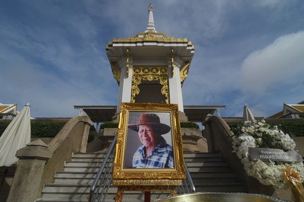 จูบลาสุดท้าย เป็ด เชิญยิ้ม สุดทรมานหัวใจ ขอส่งพ่อไปอยู่กับแม่บนฟ้า