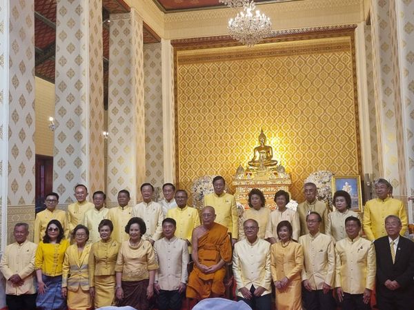 วุฒิสภาทอดผ้าป่าสมทบทุนบูรณะพระเจดีย์ภูเขาทอง ถวายในหลวง