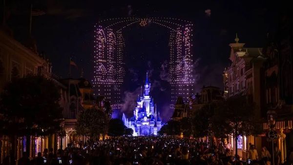 Disneyland Paris สร้างสถิติโลกโชว์บินโดรนพร้อมแสงสีเสียงสุดอลังการ !