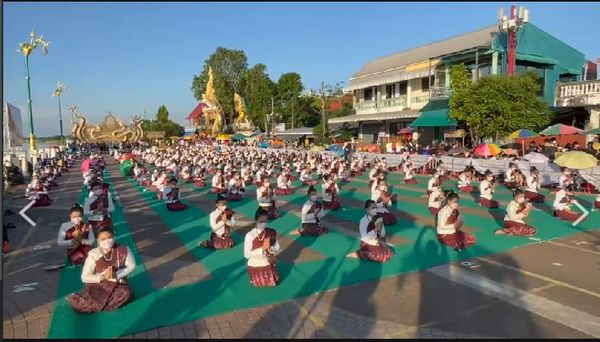 อแมนด้า ออบดัม มิสยูนิเวิร์สไทยแลนด์ รำบวงสรวงงานออกพรรษาบั้งไฟพญานาค