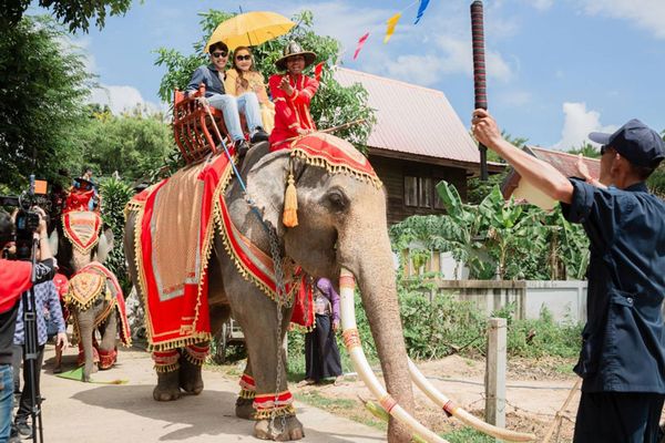 อลังการ! 7 ช้างแห่กฐินวัดสกุณาวาส สมทบทุนสร้างหลวงพ่อโตโคตรมะ