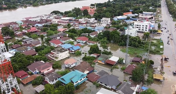 เปิดภาพน้ำท่วม ตลาดร้อยปีสรรพยา คาดเสียหายไม่ต่ำกว่า 100 ล้าน!