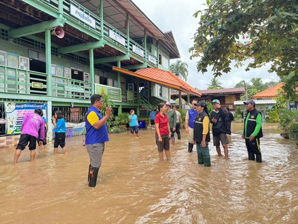 น้ำป่าจากเขาเพชรบูรณ์ทะลักท่วม 4 หมู่บ้านในพิจิตร โรงเรียนปิดเรียน 1 แห่ง