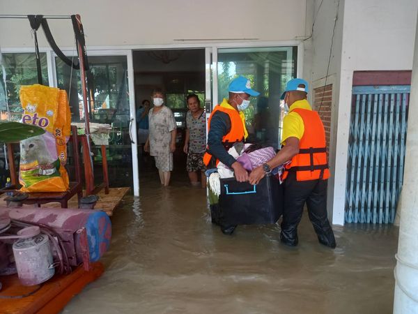 สถานการณ์น้ำท่วมอุทัยธานี ยังวิกฤต แม่น้ำตากแดดทะลักท่วมหนัก