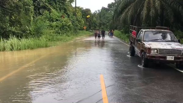 น้ำท่วมกระบี่ ฝนตกหนัก-น้ำหลาก เตือนประชาชนขนของขึ้นที่สูง 