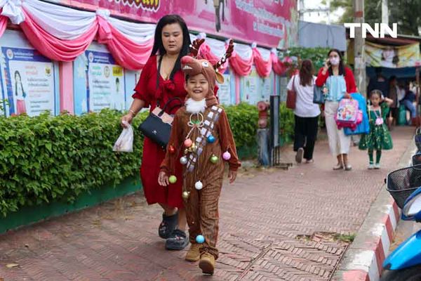 ช้างซานต้ามาแล้ว มอบของขวัญให้เด็กเนื่องในวันคริสต์มาส