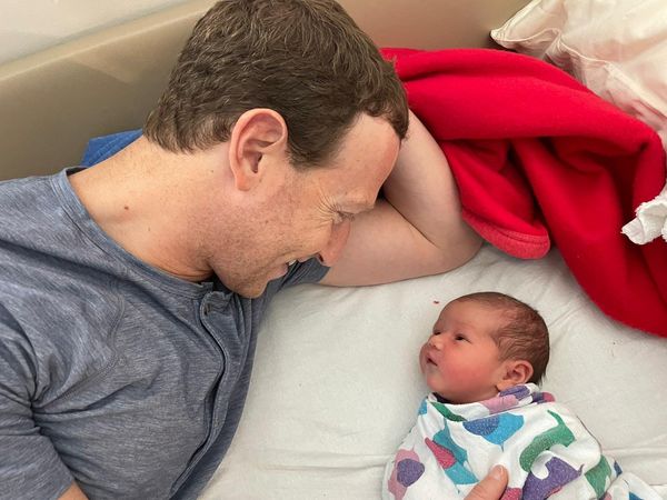 แง้มชีวิต  “Mark Zuckerberg” คุณพ่อของลูกสาวและสามีผู้รักภรรยาสุดหัวใจ