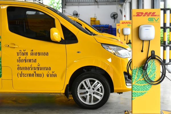 DHL ลุยใช้ EV ขนส่งพัสดุด้วยรถพลังงานไฟฟ้า เดินหน้าเพื่อความยั่งยืน !