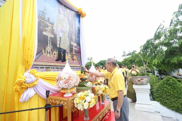 ปั่นเฉลิมพระเกียรติ 72 พรรษา นักปั่นใส่เสื้อเหลืองร่วมกิจกรรมกว่า 1,072 คน