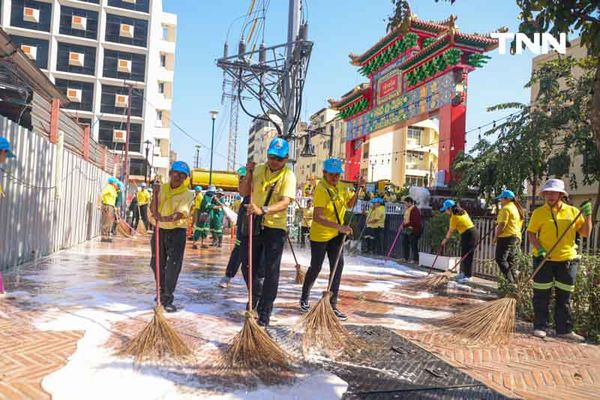 รวมพลังจิตอาสาพระราชทาน ปรับปรุงภูมิทัศน์สะพานดำรงสถิต คลองโอ่งอ่าง 