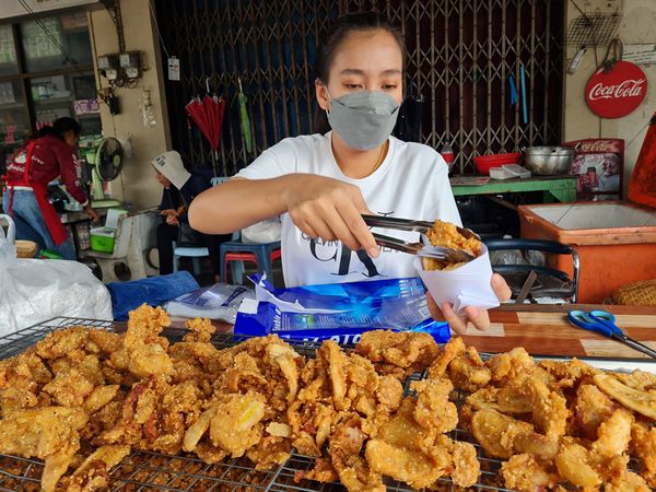 นับ 3 ชม.! เปิดใจเจ้าของร้านกล้วยทอด หอบเหรียญไปซื้อทอง 4 บาท