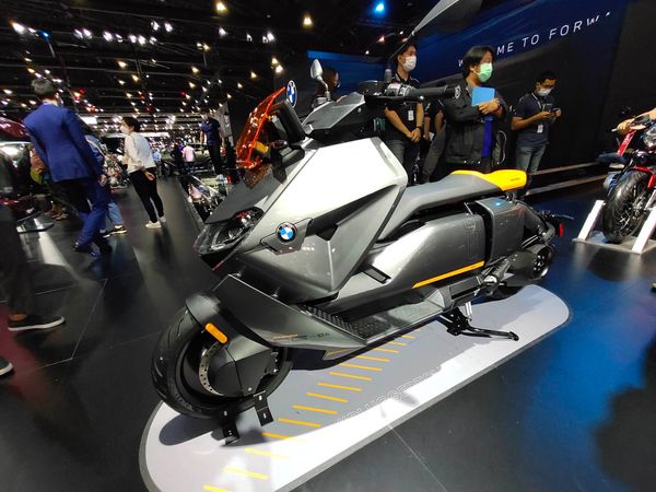 พาทัวร์ชมมอเตอร์ไซต์ EV งาน Motor Show 2022