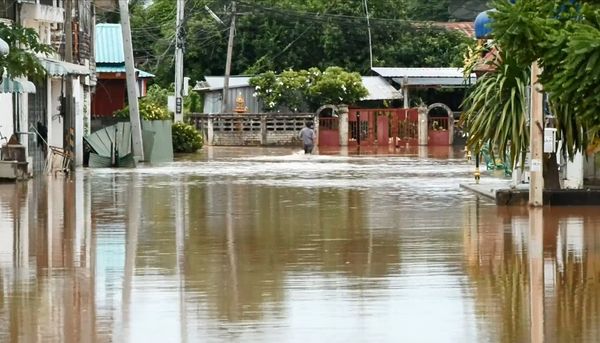 ชาวพิจิตรยังอ่วม! ถูกน้ำท่วมต่อเนื่องเป็นวันที่ 4