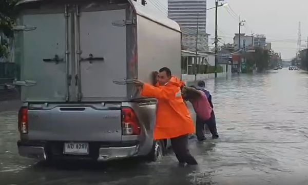 ฝนถล่มพัทยาอย่างหนัก รถดับกลางน้ำหลายคัน!