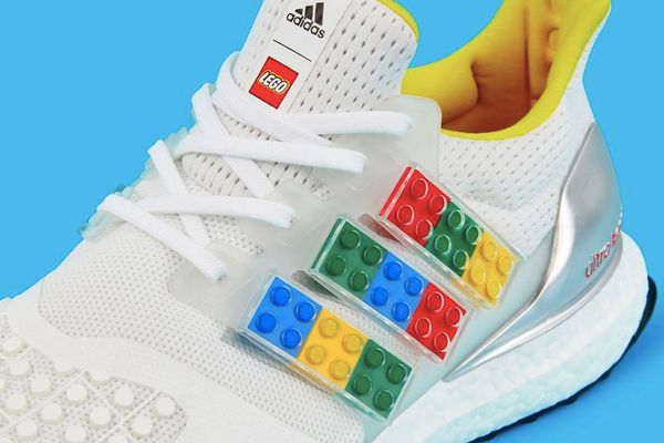 LEGO x Adidas ปล่อยรองเท้าใหม่ เปลี่ยนลวดลายของโลโก้ด้วยตัวต่อได้