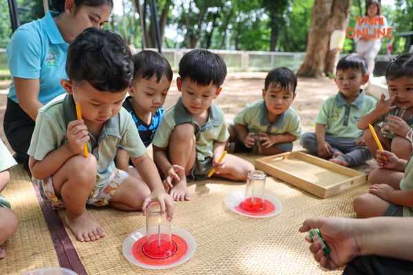 มูลนิธิศูนย์นมแม่ฯ ชูต้นแบบ “เด แคร์” พัฒนาเด็กไทยด้วย “นมแม่และเลี้ยงดูคู่เรียนรู้”