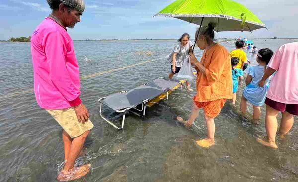 พลิกวิกฤต เปลี่ยนทุ่งตาลเอนพื้นที่รับน้ำเป็นสถานที่ท่องเที่ยว