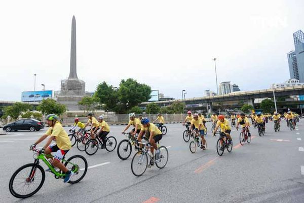 ปั่นเฉลิมพระเกียรติ 72 พรรษา นักปั่นใส่เสื้อเหลืองร่วมกิจกรรมกว่า 1,072 คน