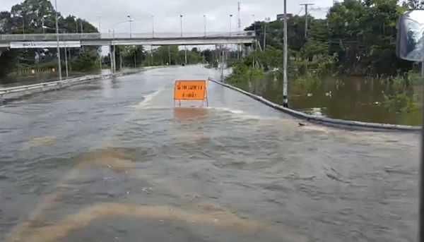 อุบลฯน้ำท่วมหนัก! เดือดร้อน 16,369 คน ล่าสุดสั่งปิดถนนสายหลัก