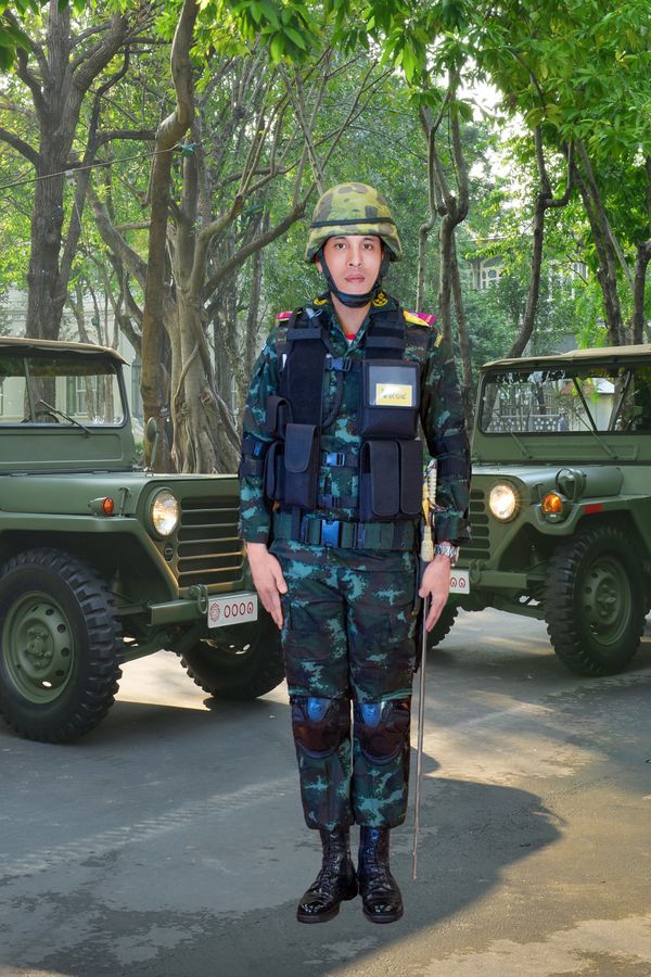 ‘ในหลวง ร. 10’ พระราชทานพระบรมฉายาลักษณ์คู่ ‘พระราชินี’ 8 พระรูป