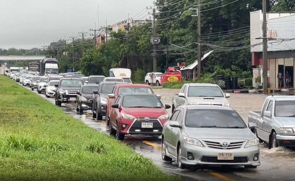 ฝนกระหน่ำข้ามคืน ทำหนองคายน้ำท่วมหลายจุด