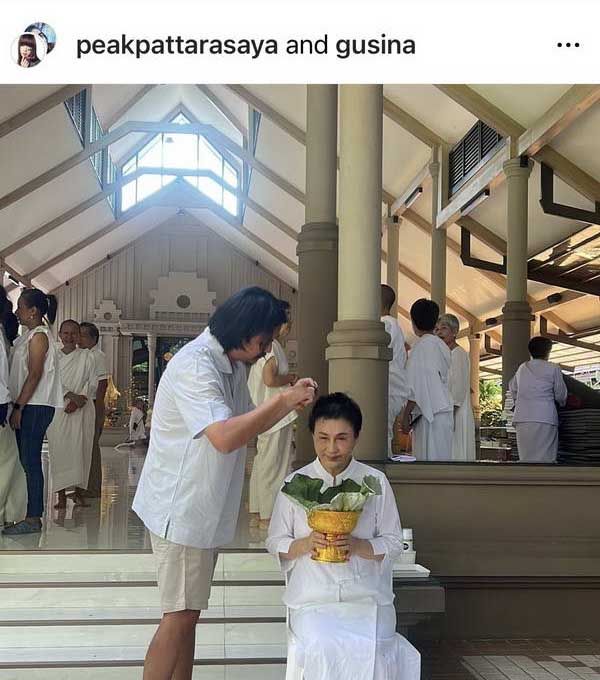 พีค ภัทรศยา ควง ต๊อด ศิณะ ร่วมอนุโมทนาบุญคุณแม่เข้าพิธีบวชชี