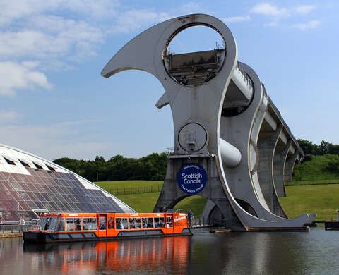 ลิฟต์ยกเรือ แบบหมุนได้ The Falkirk Wheel หนึ่งเดียวในโลก!