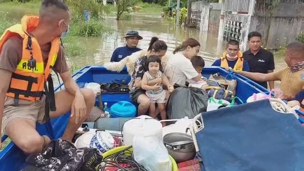 น้ำลำตะคองล้นตลิ่งหนักท่วมเมืองโคราช ซ.มิตรภาพ 4 ขนของไม่ทัน ถนนตัดขาด