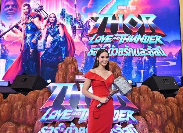 ‘ณเดชน์ ควง ญาญ่า’ พร้อม 3 ศิลปินสาวกมาร์เวล ร่วมงานเปิดตัวภาพยนตร์ Thor: Love and Thunder