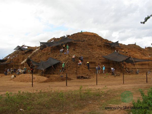 เมืองโบราณศรีเทพ เปิดภาพประวัติศาสตร์ เขาคลังนอก ช่วงขุดค้นปี 2551