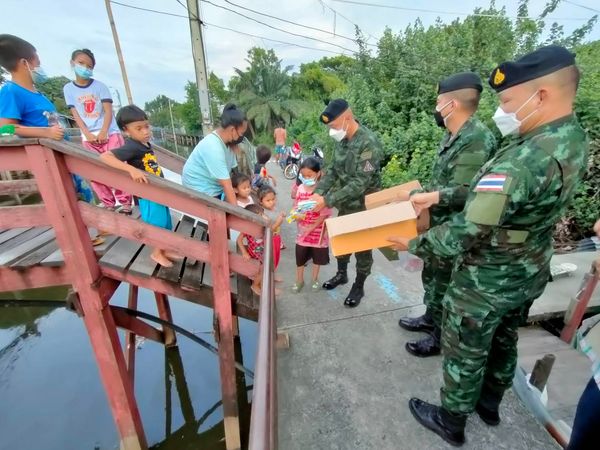 กองทัพไทย เข้มแคมป์คนงาน หลังรัฐคลายมาตรการโควิด