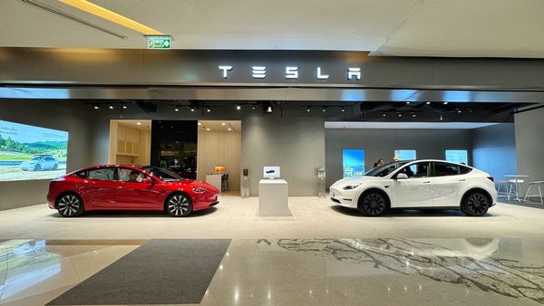 Tesla เปิดตัว Experience Store แห่งใหม่ ณ สยามพารากอน พร้อมการเปิดตัวร้านค้าออนไลน์