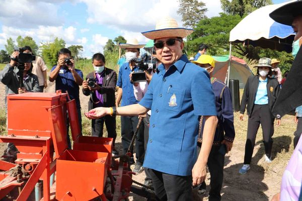 สถาบันปิดทองหลังพระฯ จับมือ “ราชการ-เอกชน” ลดความเสี่ยงให้เกษตรกร