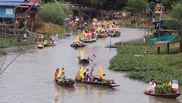 อลังการ! อยุธยาจัด แห่เทียนพรรษา ทางน้ำคลองลาดชะโด 